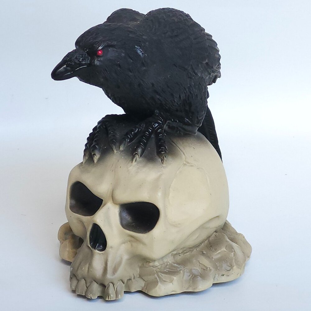 RETRO Halloween Raven Pearched on Skull Figurine WORKS 2001 Light Up